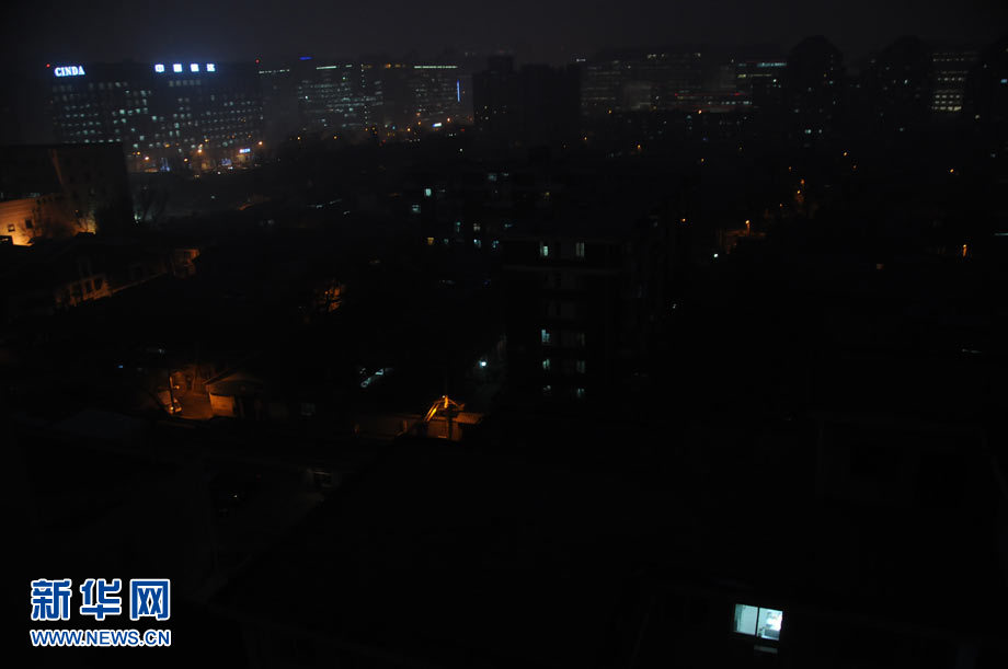 北京大部地区雾霾弥漫 早晚能见度对比