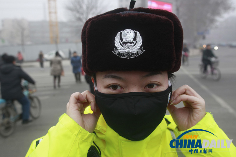 济南交警佩戴口罩执勤 全国尚属首例