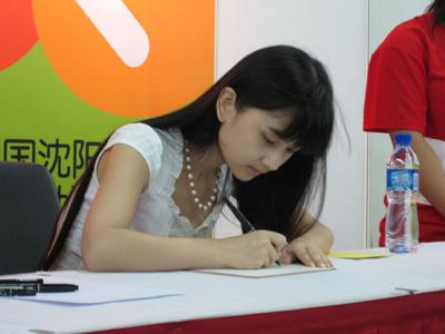 《我是歌手》泪点女走红 盘点意外走红的神秘观众