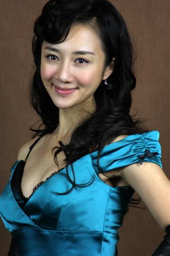 《我是歌手》泪点女走红 盘点意外走红的神秘观众