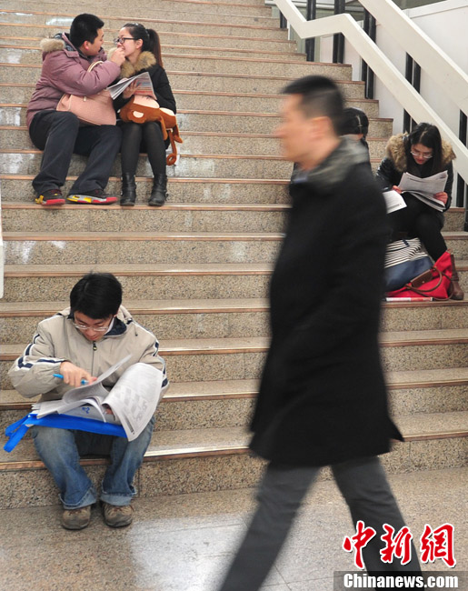 北京春季招聘会上的求职者百态