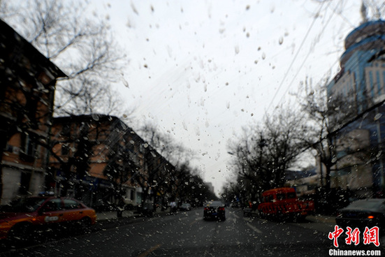 北京迎来大范围降雪 “黄色”春雪悄然而至