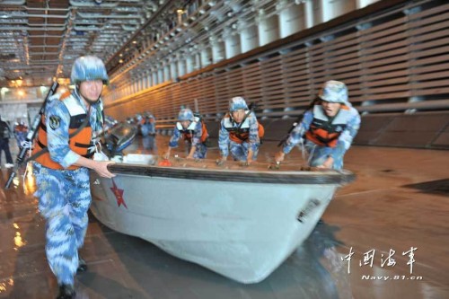 南海舰队立体夺岛：陆战队机降成功