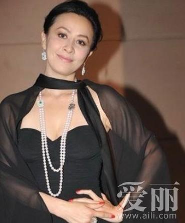 曝刘晓庆等女星无亲生子女真相