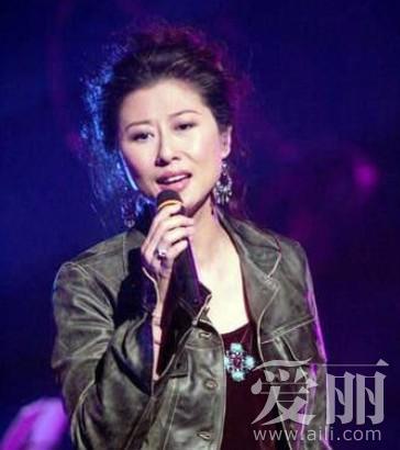 曝刘晓庆等女星无亲生子女真相