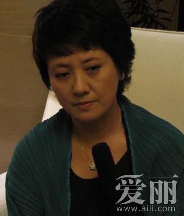 曝刘晓庆等女星无亲生子女真相