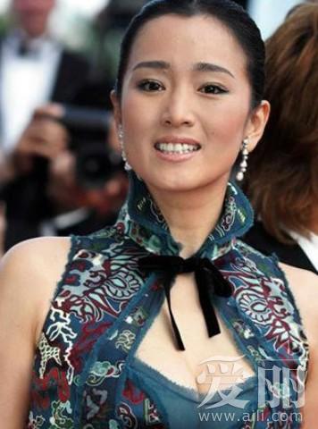 曝刘晓庆等女星无亲生子女真相