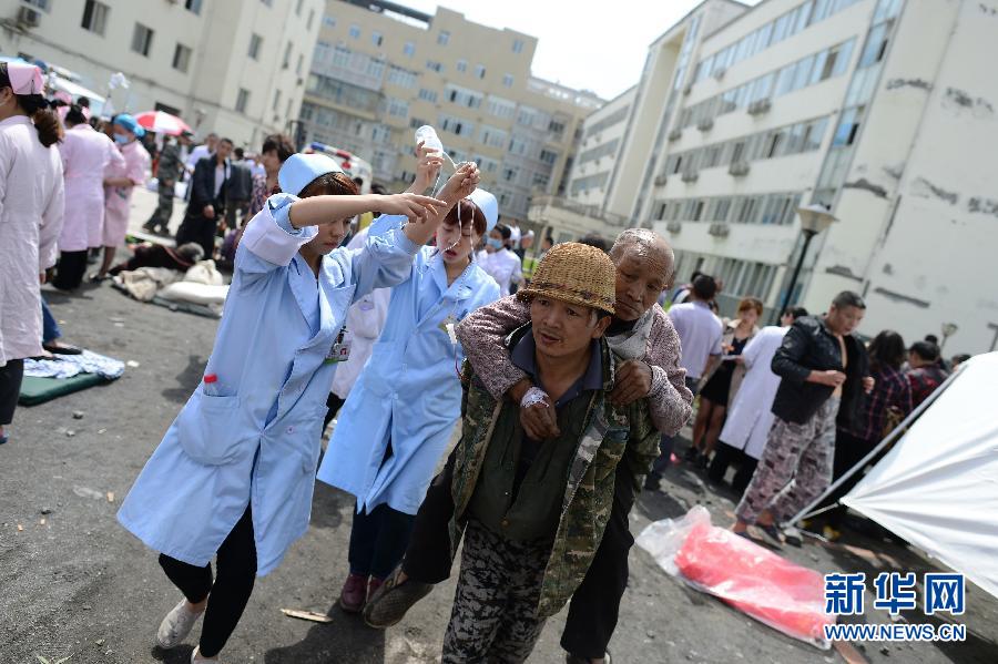 雅安地震已致37人死亡　500人以上伤亡