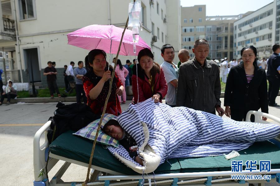 雅安地震已致37人死亡　500人以上伤亡