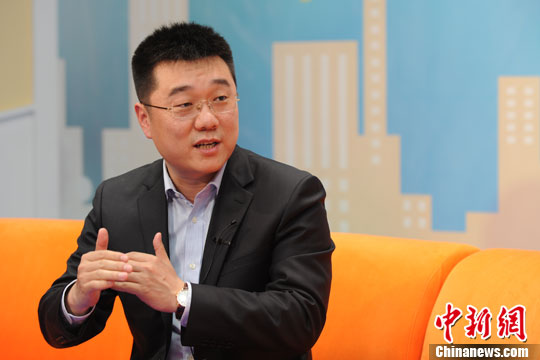 专家:8元叫车费太贵 靠涨价治打车难是懒人思维