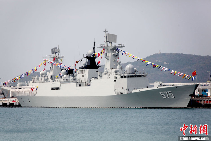 高清：中国海军新型导弹护卫舰岳阳舰加入战斗序列