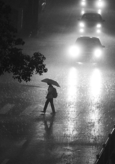 南方强降雨为何“轮番登场”？