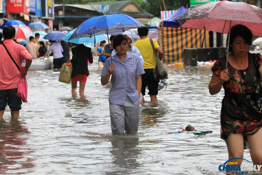 珠海暴雨全市停课 千名被困村民成功转移