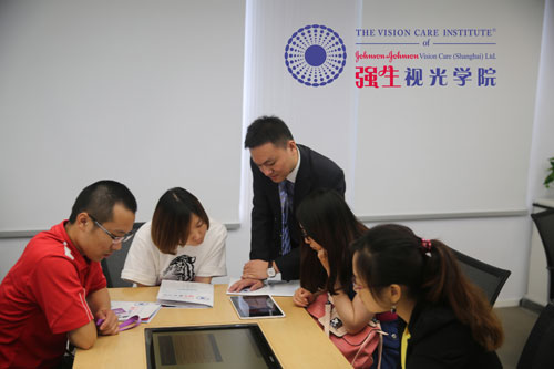 全新强生视光学院开幕 持续引领隐形眼镜健康理念