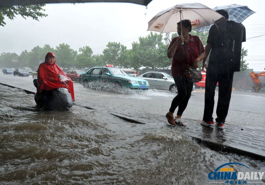 南京发暴雨橙色预警信号 市区多处道路积水[1