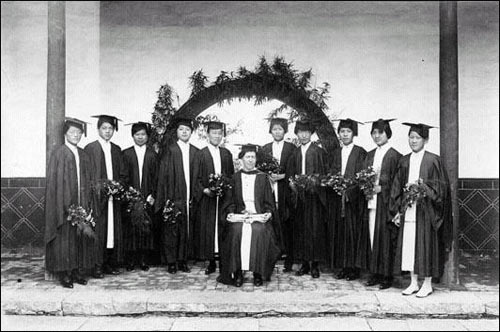 民国时期金陵美女的大学旧照(组图)