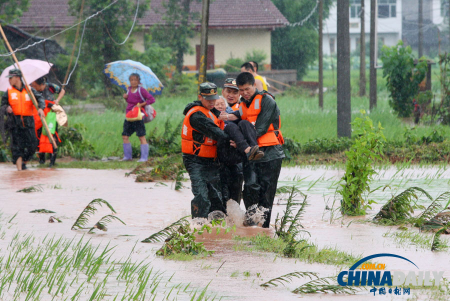 中国日报聚焦全国各地频现暴雨