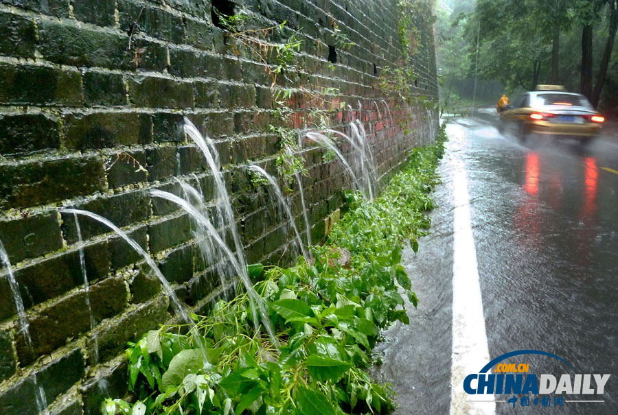 中国日报聚焦全国各地频现暴雨