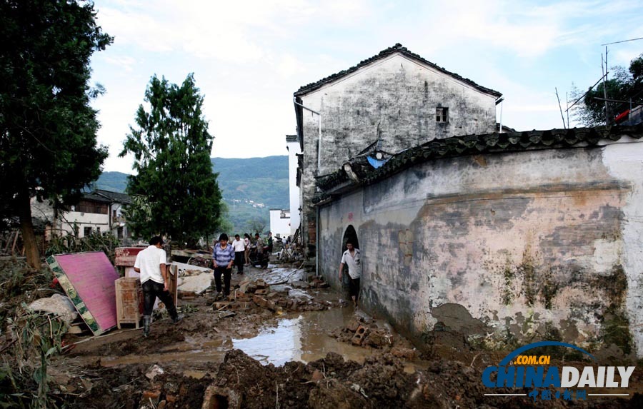 中国日报聚焦全国各地频现暴雨