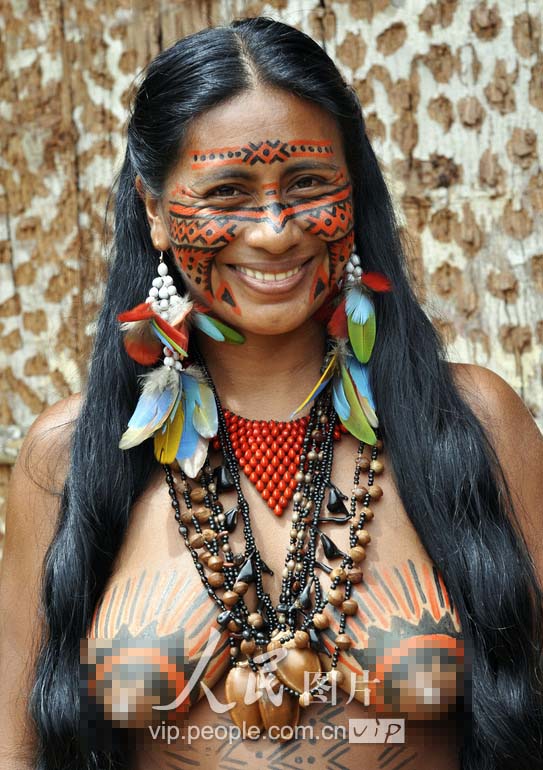 全球部落神奇文化:一生不洗澡兄弟共妻母女同