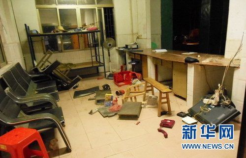 广东高州：外省人员打砸派出所 强行带走两警察