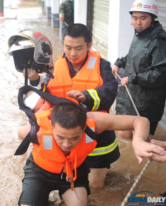 中国日报聚焦四川暴雨天气