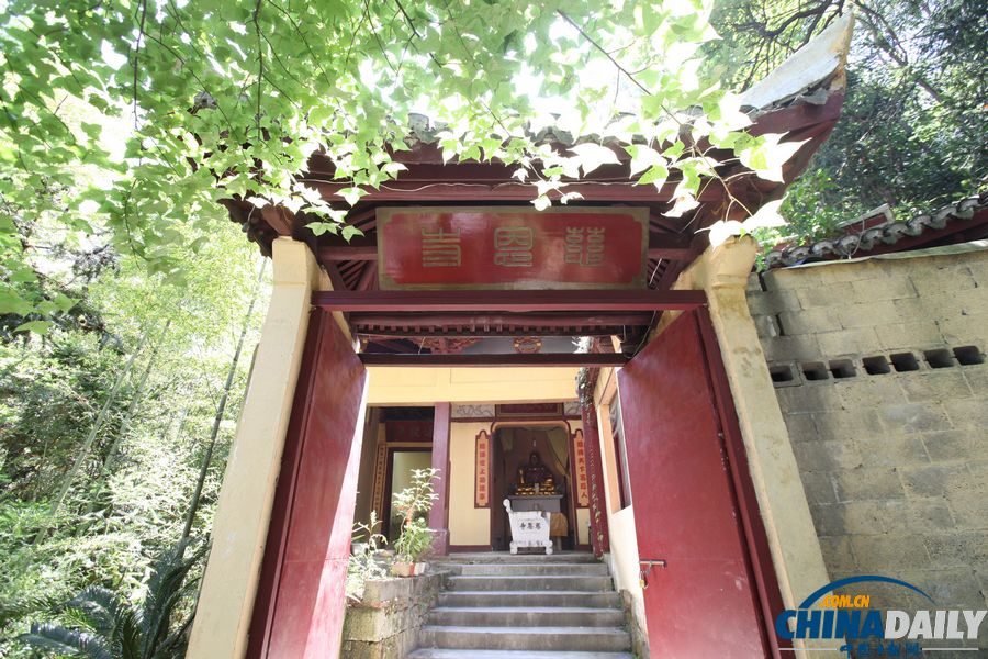 高清：台州慈恩寺推出短期出家超千人报名 住持称压力大