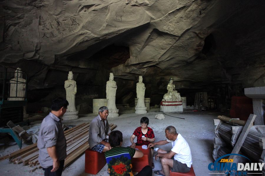高清：台州慈恩寺推出短期出家超千人报名 住持称压力大