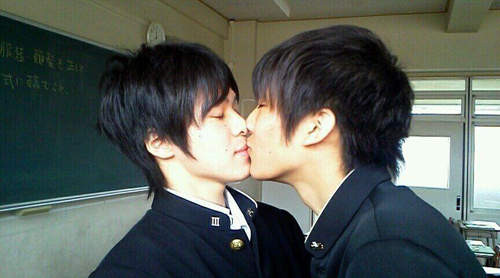 日本 唇友 关系流行 多数不介意同性练习