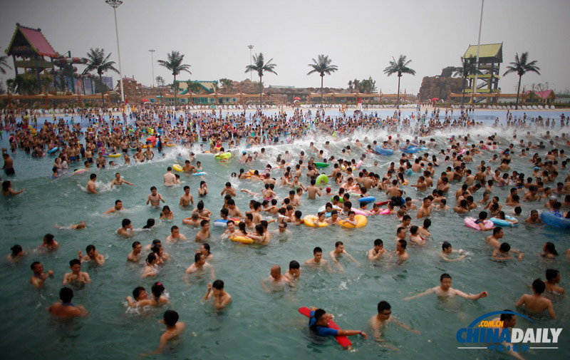 亚洲最大的海啸冲浪池登陆天津
