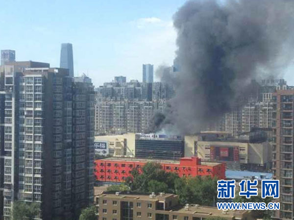 北京一家乐福超市发生火灾