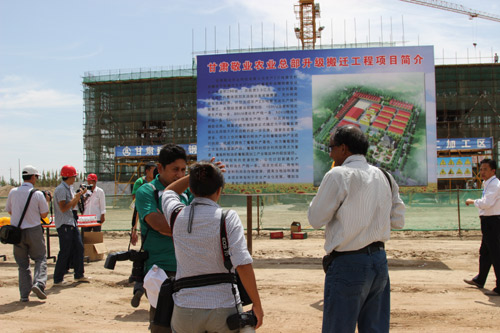 亚洲主流媒体齐聚“敬业”总部葵花生态园 交口称赞“西部人”葵花油
