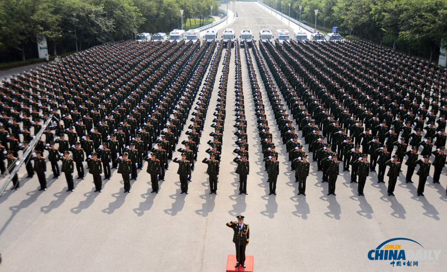 南京：千名武警官兵誓师“护航”亚青会