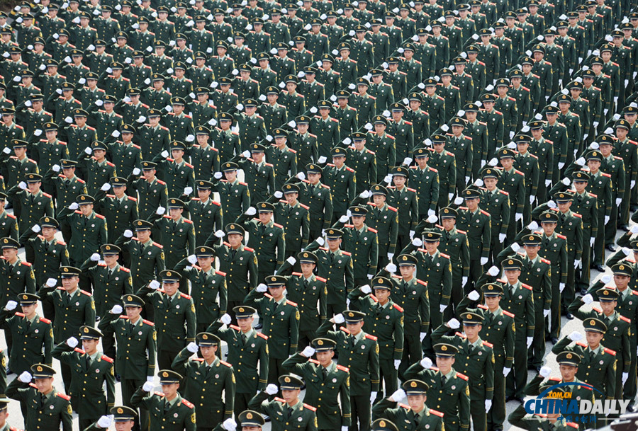 南京：千名武警官兵誓师“护航”亚青会