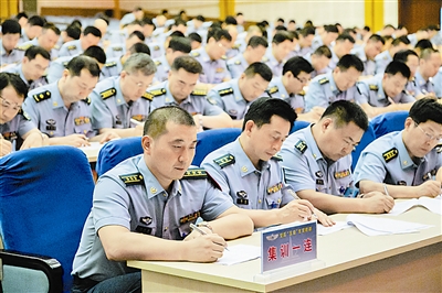 一步一动，为了强军目标落地生根