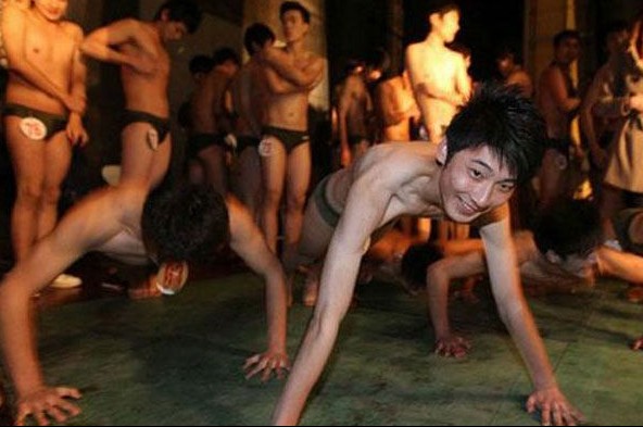 艺考生求职路：男陪酒女陪睡