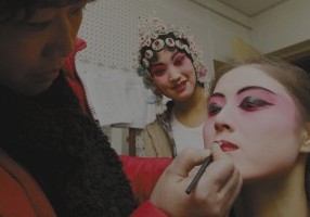 艺考生求职路：男陪酒女陪睡