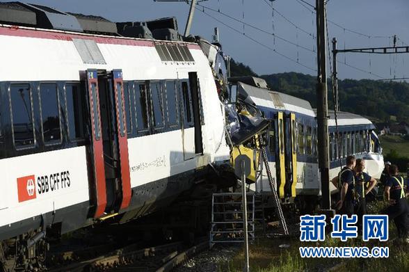 瑞士火车相撞事故造成３５人受伤