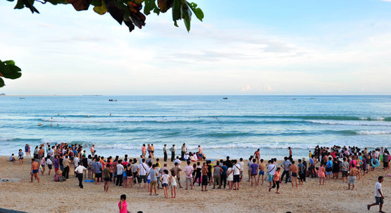 数万患者涌入广西长寿乡望延寿:有人喝尿学狗