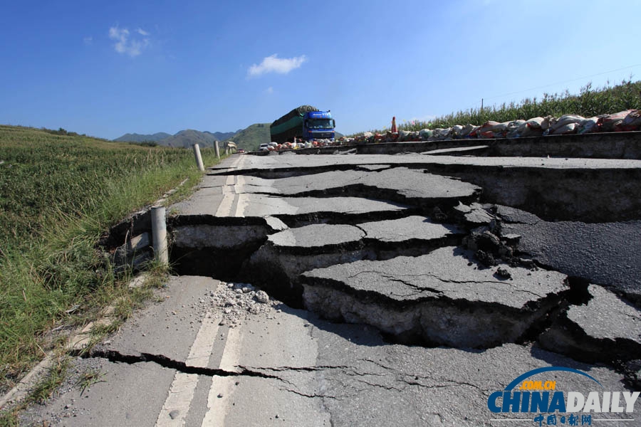 昭通连续降雨引发地质灾害 连结川滇渝大通道很“受伤”