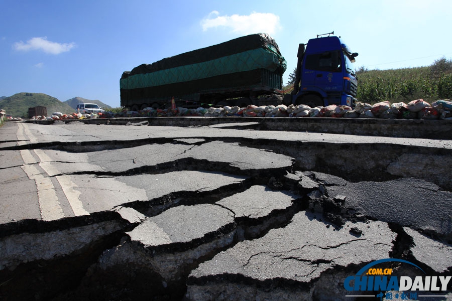 昭通连续降雨引发地质灾害 连结川滇渝大通道很“受伤”