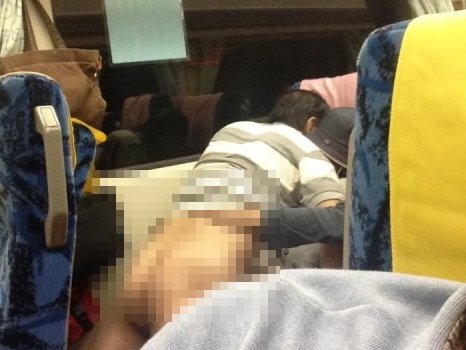 台铁中年情侣上演活春宫 竟怪警察管太多(图)