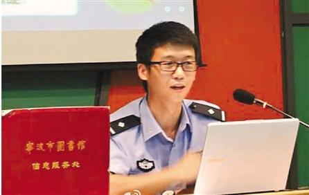 男子吸毒致幻持刀行凶 26岁特警夺刀时心脏被刺(图)