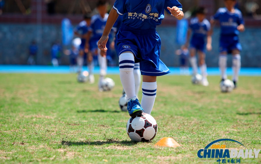 富力与切尔西合作打造足球学校 今天正式开学