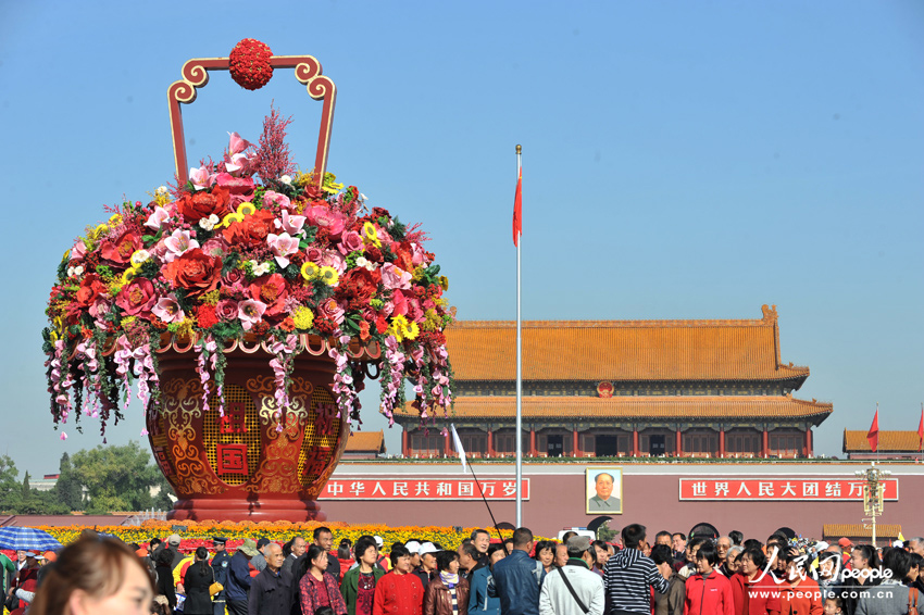天安门国庆花篮组装完毕 部分使用去年留存花瓣