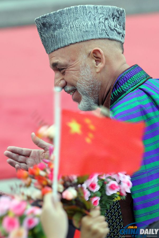习近平欢迎阿富汗总统卡尔扎伊访华