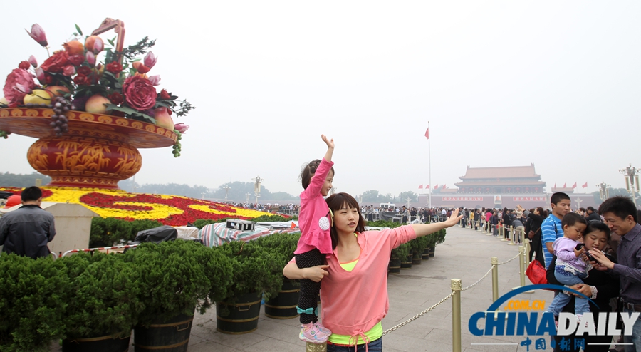 天安门广场靓景迎宾欢度国庆