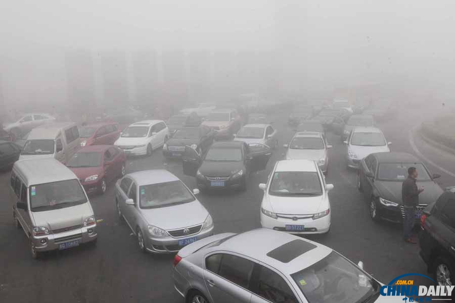 受大雾影响 国庆长假首日山东江苏部分高速路封闭