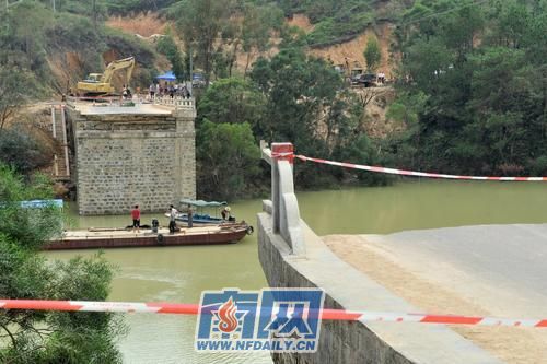 广东惠东94米大桥垮塌70米 面包车坠河(组图)