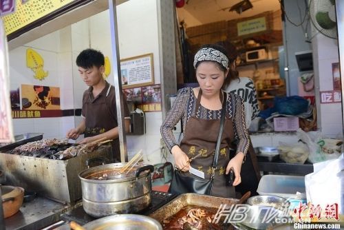 成都“鱿鱼西施”迷倒食客　民间西施大PK